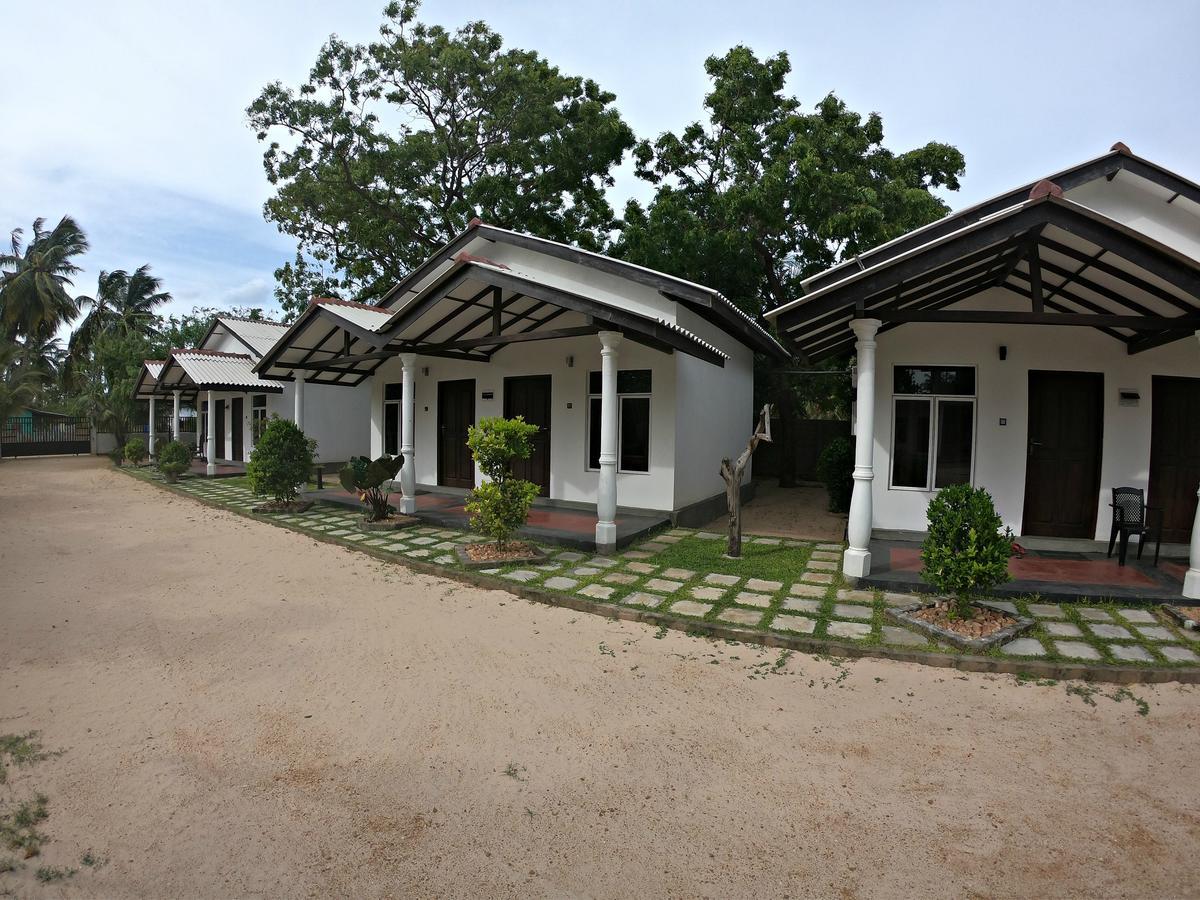 Luna Beach Hotel Nilaveli Extérieur photo