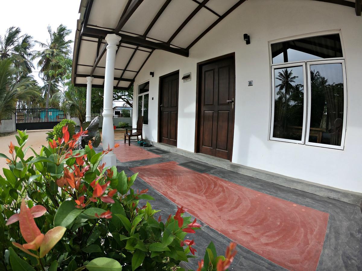 Luna Beach Hotel Nilaveli Extérieur photo