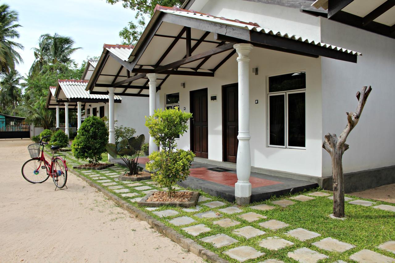Luna Beach Hotel Nilaveli Extérieur photo
