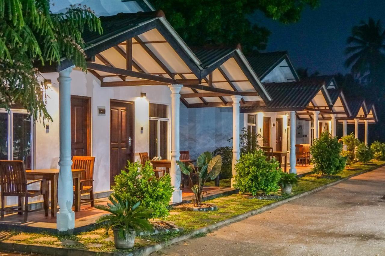 Luna Beach Hotel Nilaveli Extérieur photo